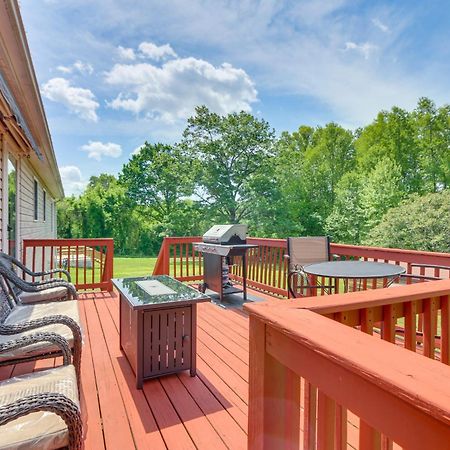 Chatham Getaway With Fireplace, Deck And Gas Grill! Exterior photo