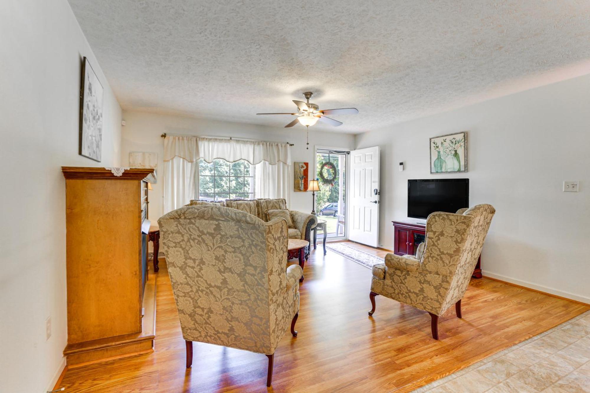 Chatham Getaway With Fireplace, Deck And Gas Grill! Exterior photo