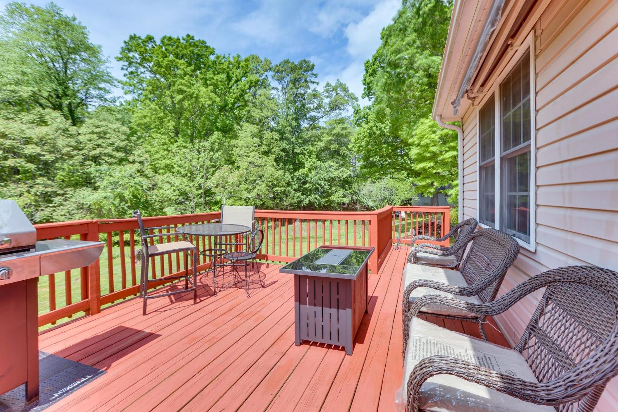 Chatham Getaway With Fireplace, Deck And Gas Grill! Exterior photo