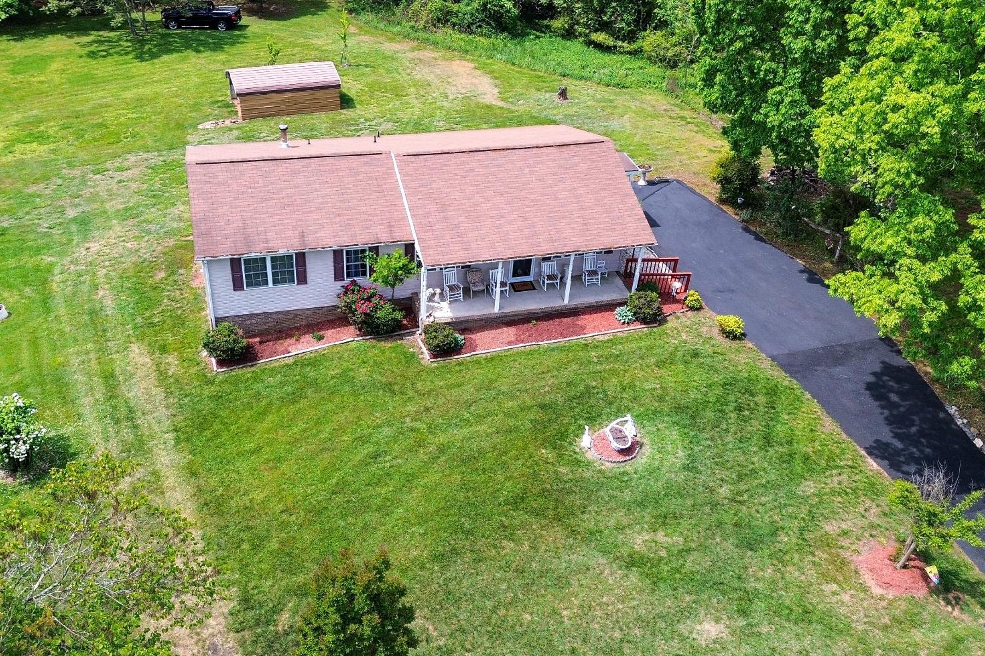 Chatham Getaway With Fireplace, Deck And Gas Grill! Exterior photo